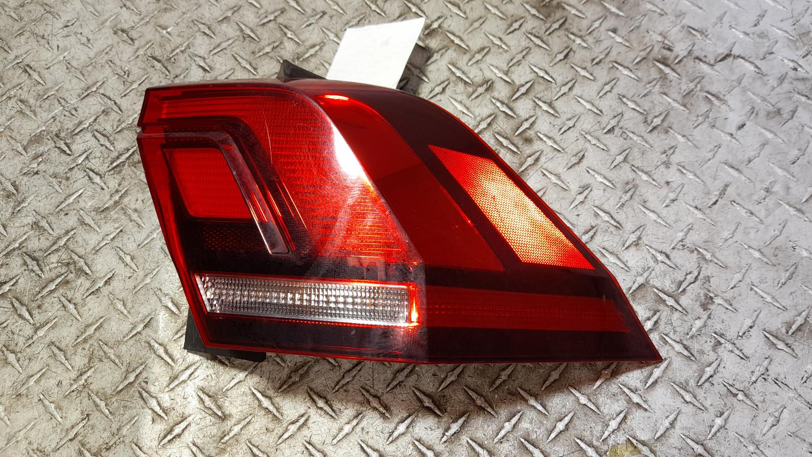 View Auto part Right Taillight Volkswagen Tiguan 2017