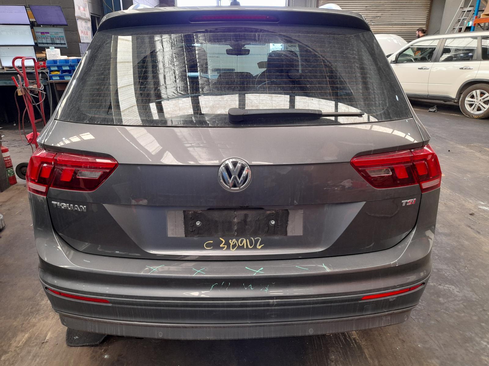 View Auto part Rear/Tailgate Glass Volkswagen Tiguan 2017