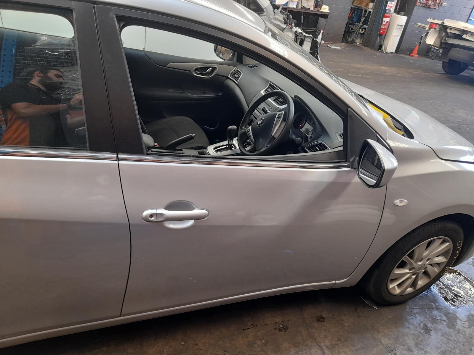 View Auto part Right Front Window Reg/Motor Nissan Pulsar 2015