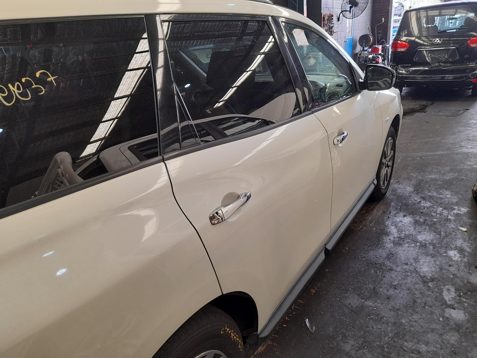 View Auto part Right Rear Door Sliding Nissan Pathfinder 2015