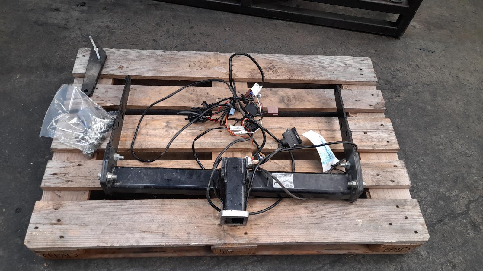 View Auto part Towbar Volkswagen Transporter 2018