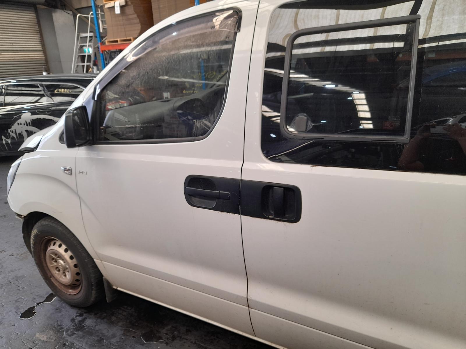 View Auto part Left Front Door Hyundai Iload/imax 2011