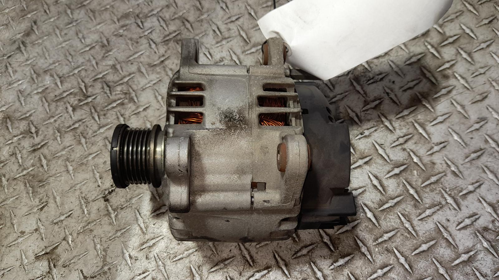 View Auto part Alternator Volkswagen Passat 2011
