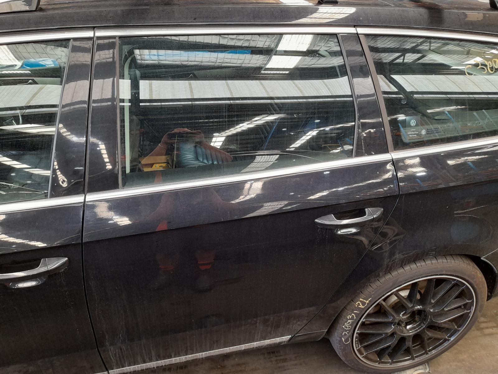 View Auto part Left Rear Door/Sliding Volkswagen Passat 2011