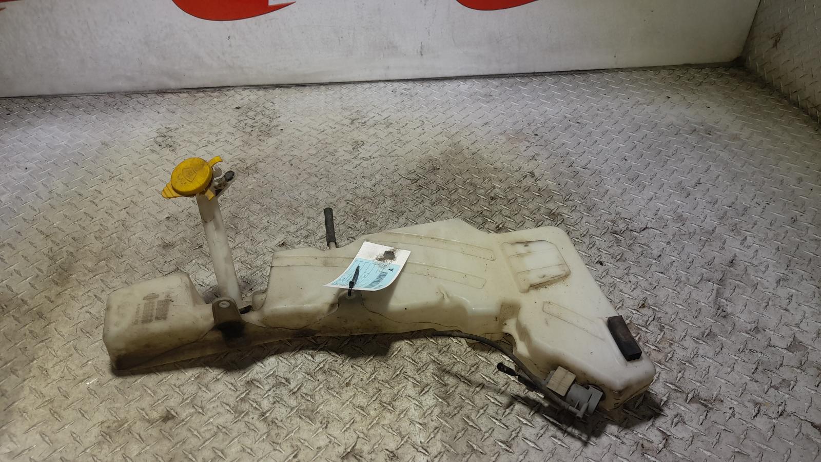 View Auto part Washer Bottle Nissan Navara 2013