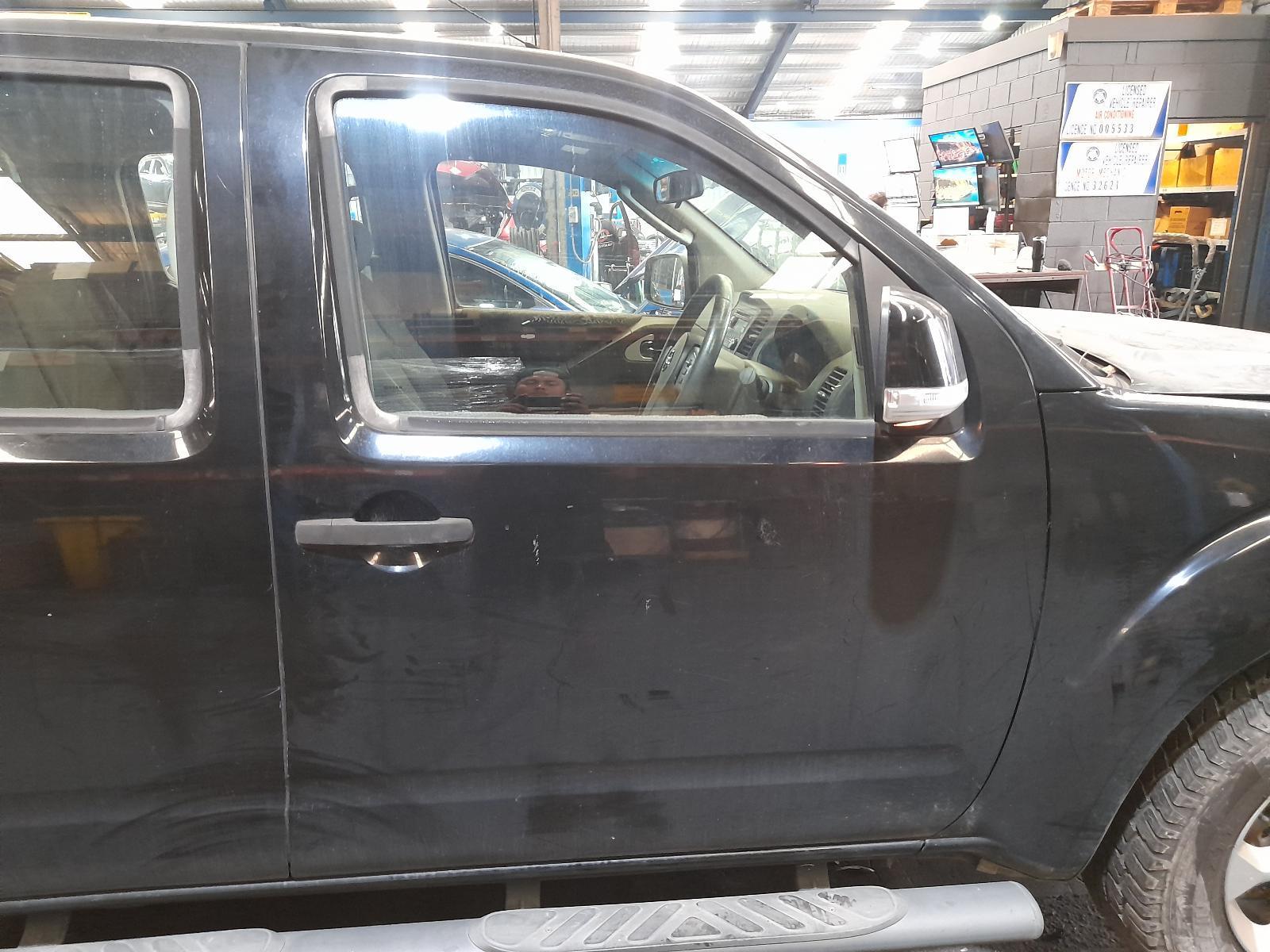View Auto part Right Front Window Reg/Motor Nissan Navara 2013