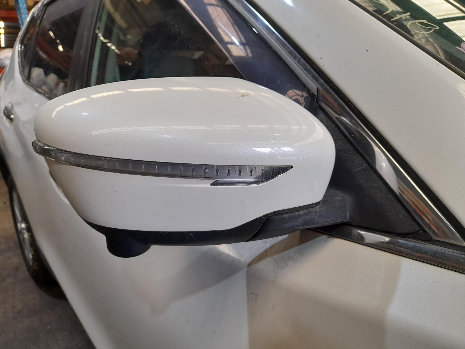 View Auto part Right Door Mirror Nissan Xtrail 2014