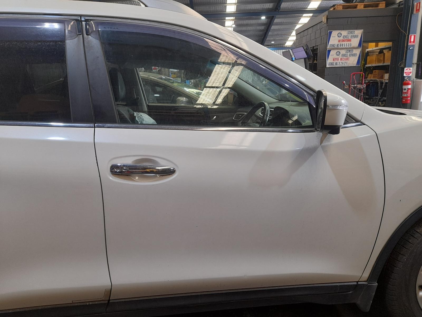 View Auto part Right Front Door Window Nissan Xtrail 2014