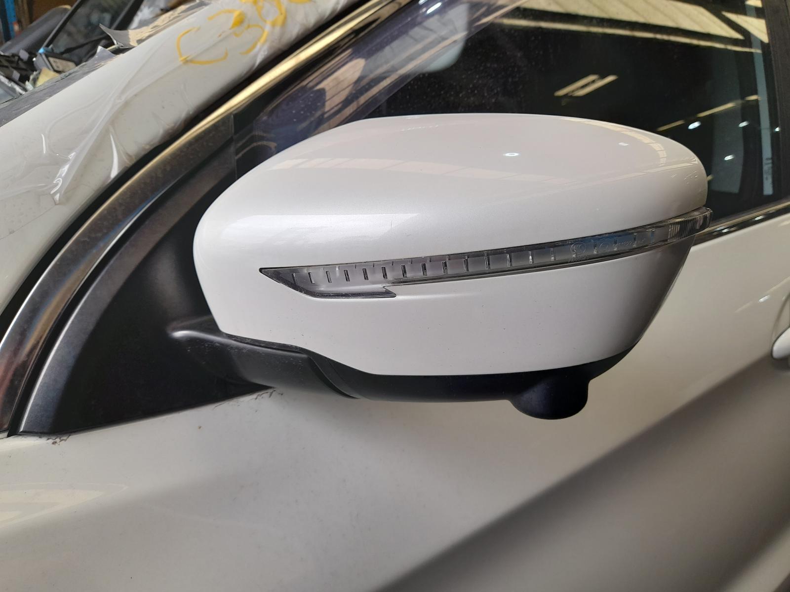 View Auto part Left Door Mirror Nissan Qashqai 2014
