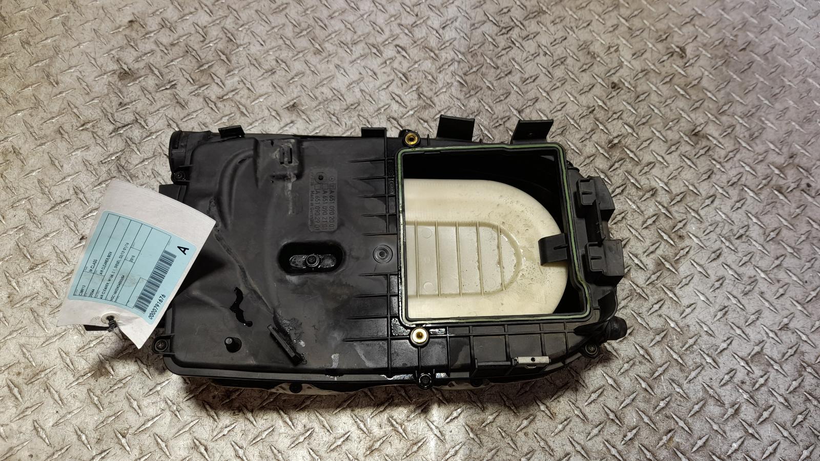 View Auto part Air Cleaner/Box Mercedes M Class 2015