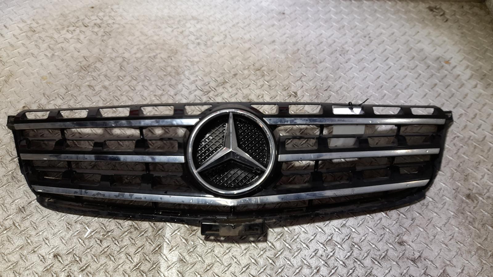 View Auto part Grille Mercedes M Class 2015