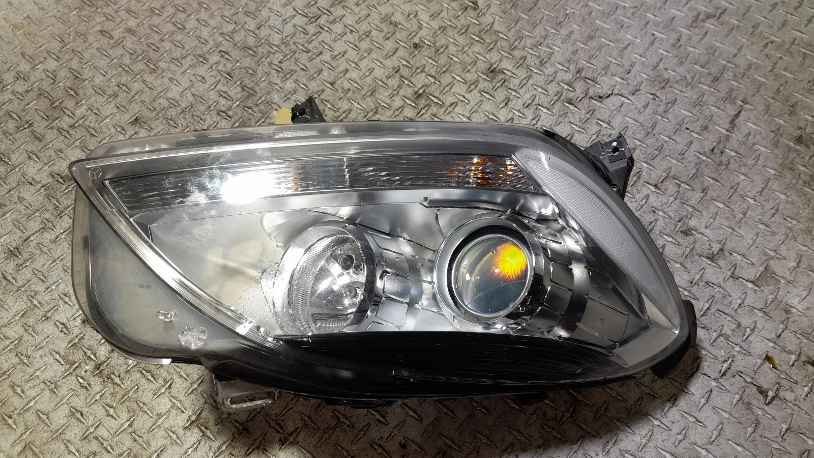 View Auto part Right Headlamp Mercedes M Class 2015