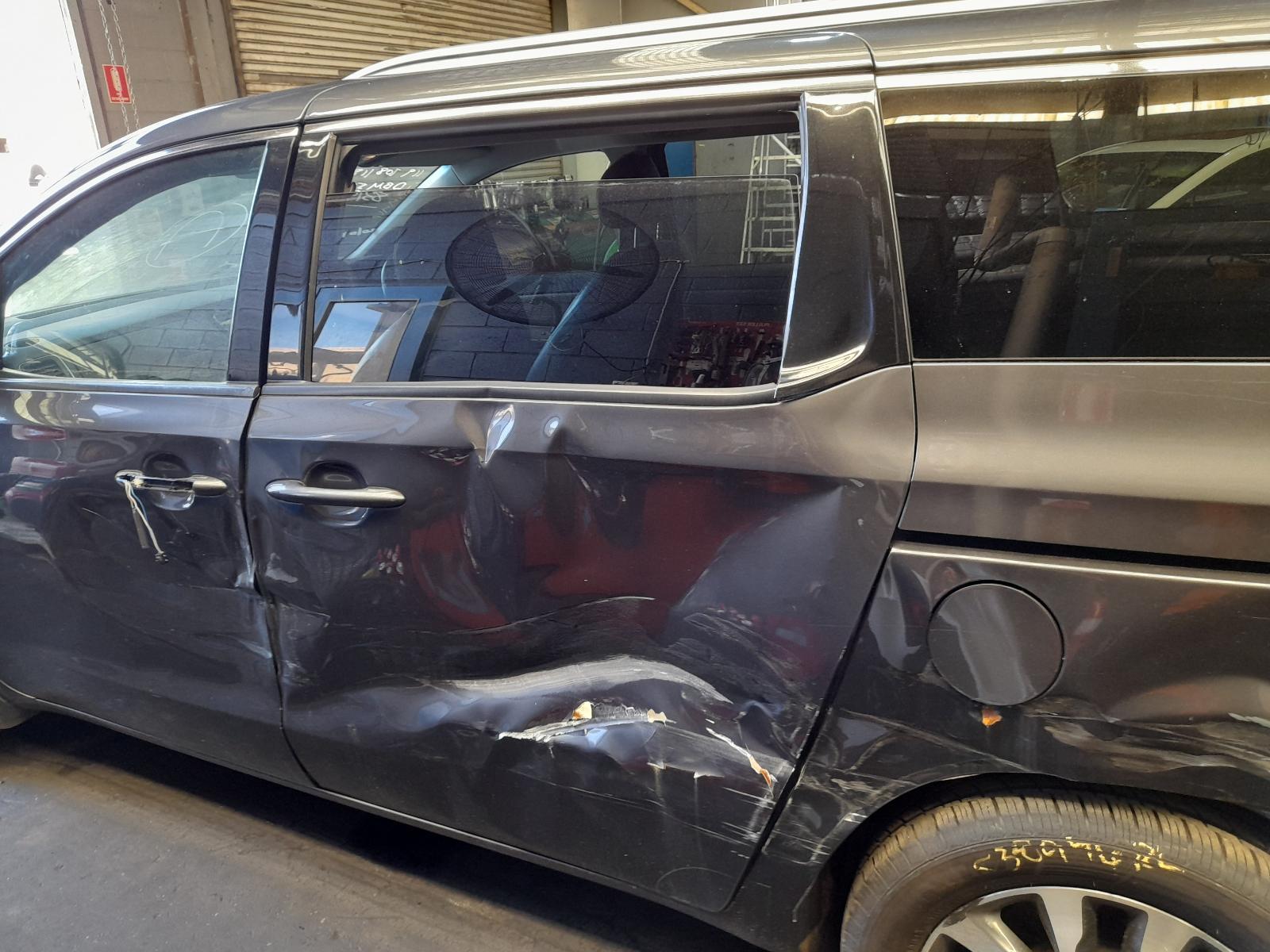 View Auto part Left Rear Side Glass Kia Carnival/grand Carnival 2015