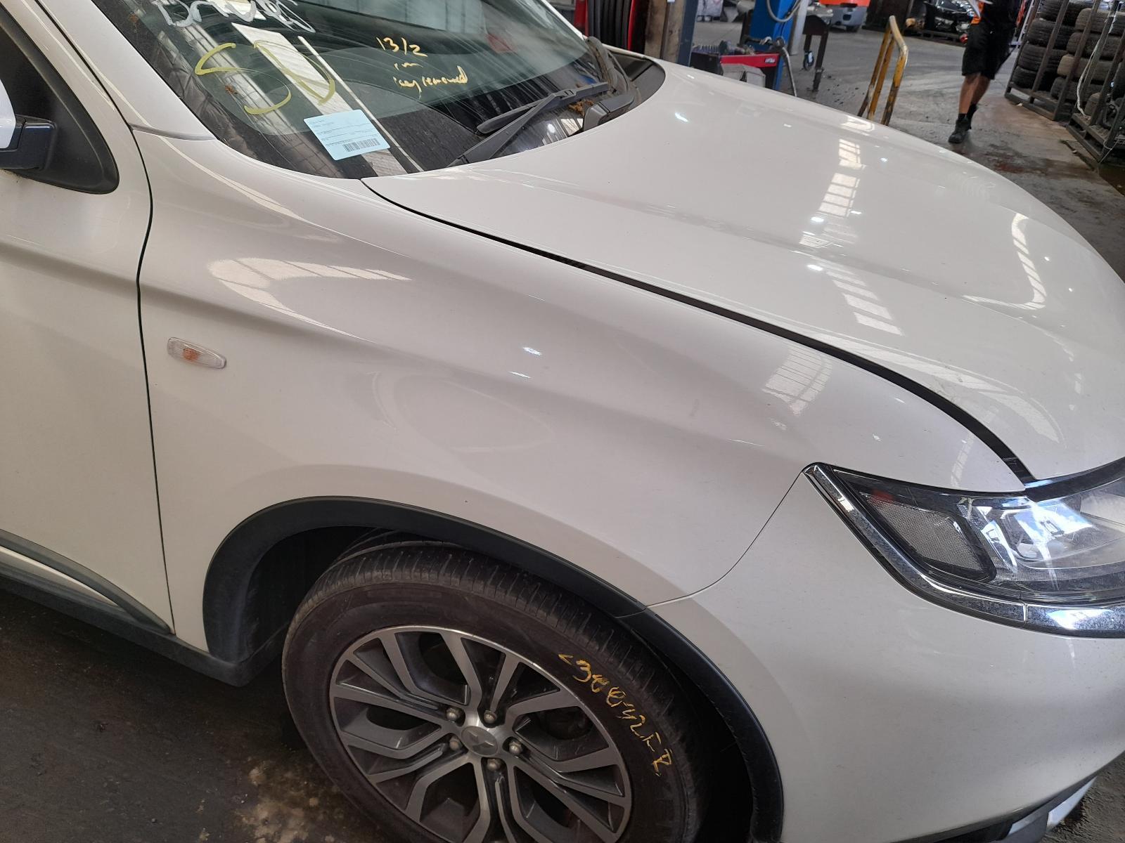 View Auto part Right Guard Mitsubishi Outlander 2017