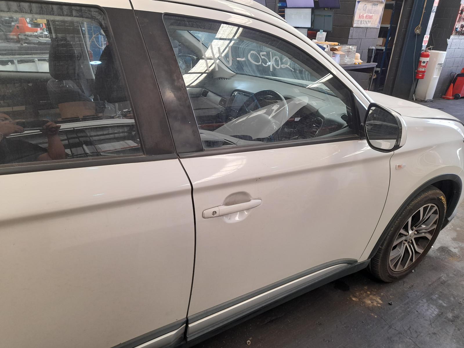 View Auto part Right Front Door Mitsubishi Outlander 2017