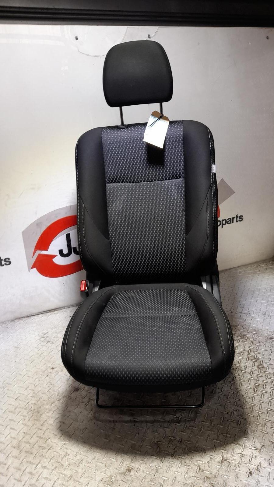 View Auto part Front Seat Mitsubishi Outlander 2017