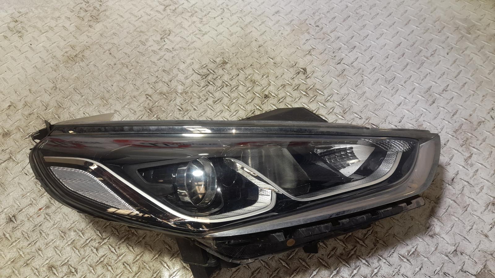 View Auto part Right Headlamp Hyundai Sonata 2018