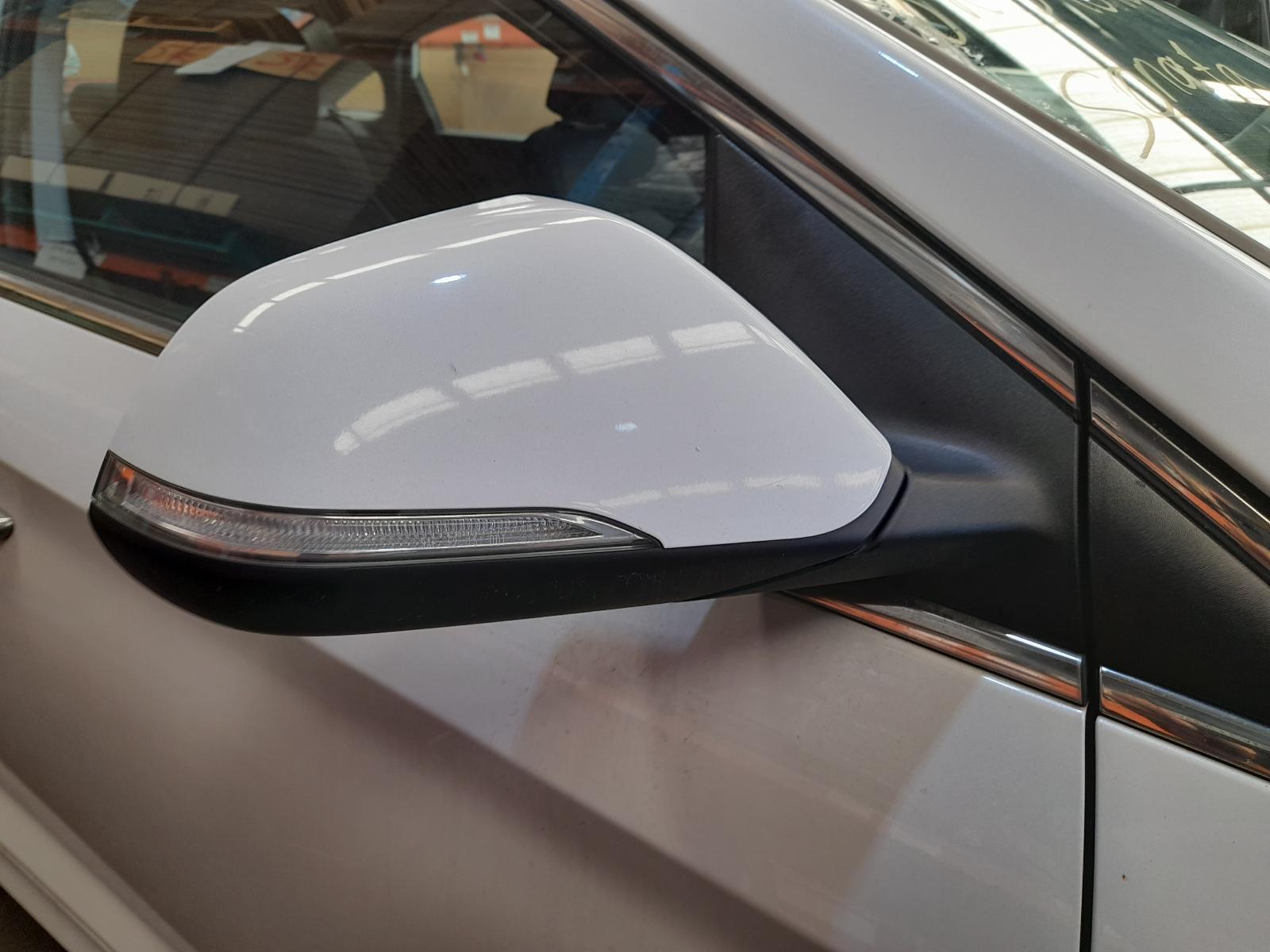 View Auto part Right Door Mirror Hyundai Sonata 2018