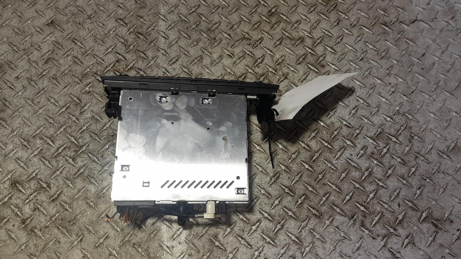 View Auto part Radio/Cd/Dvd/Sat/Tv Bmw X1 2011