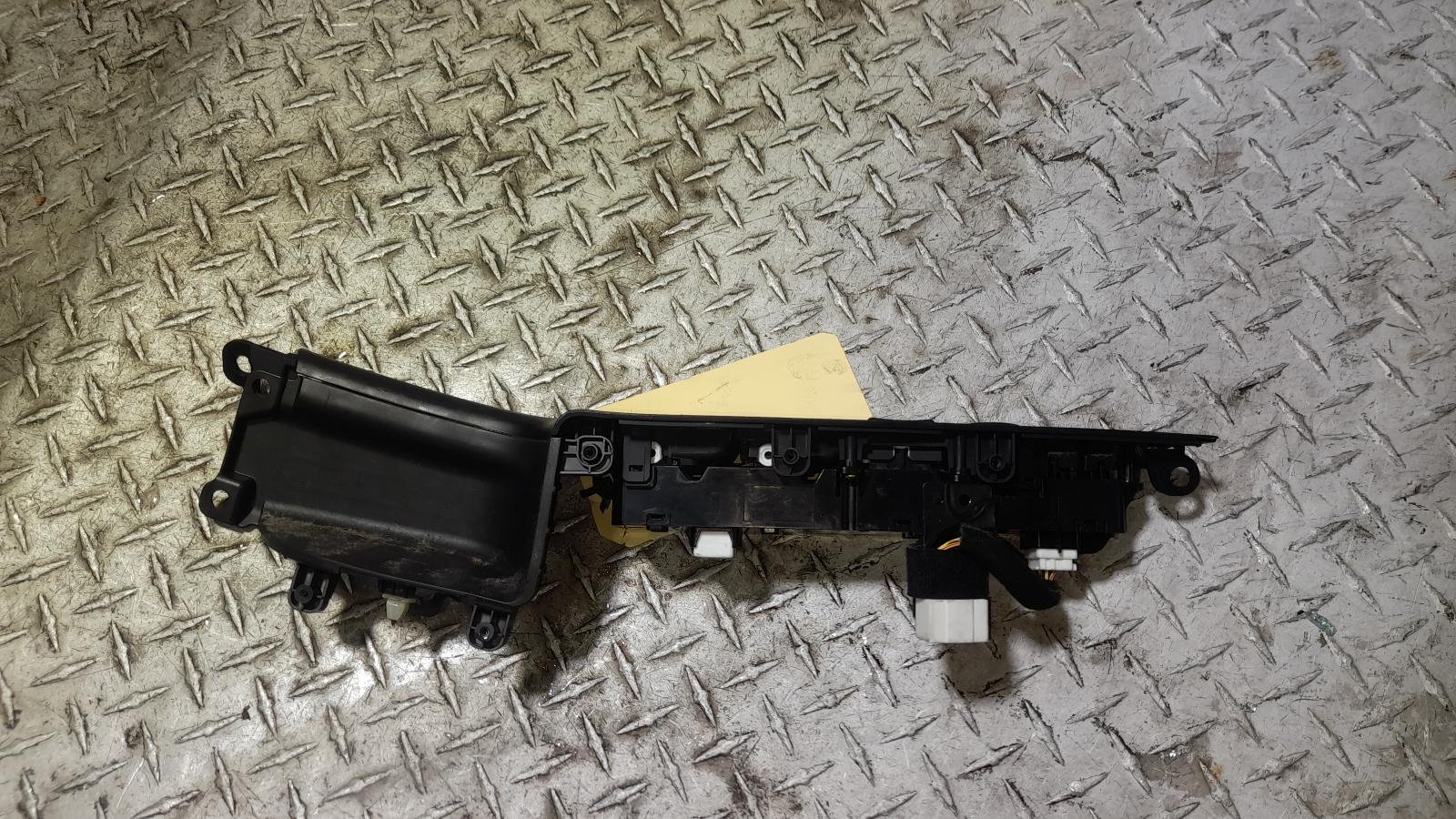 View Auto part Pwr Dr Wind Switch Hyundai Tucson 2017