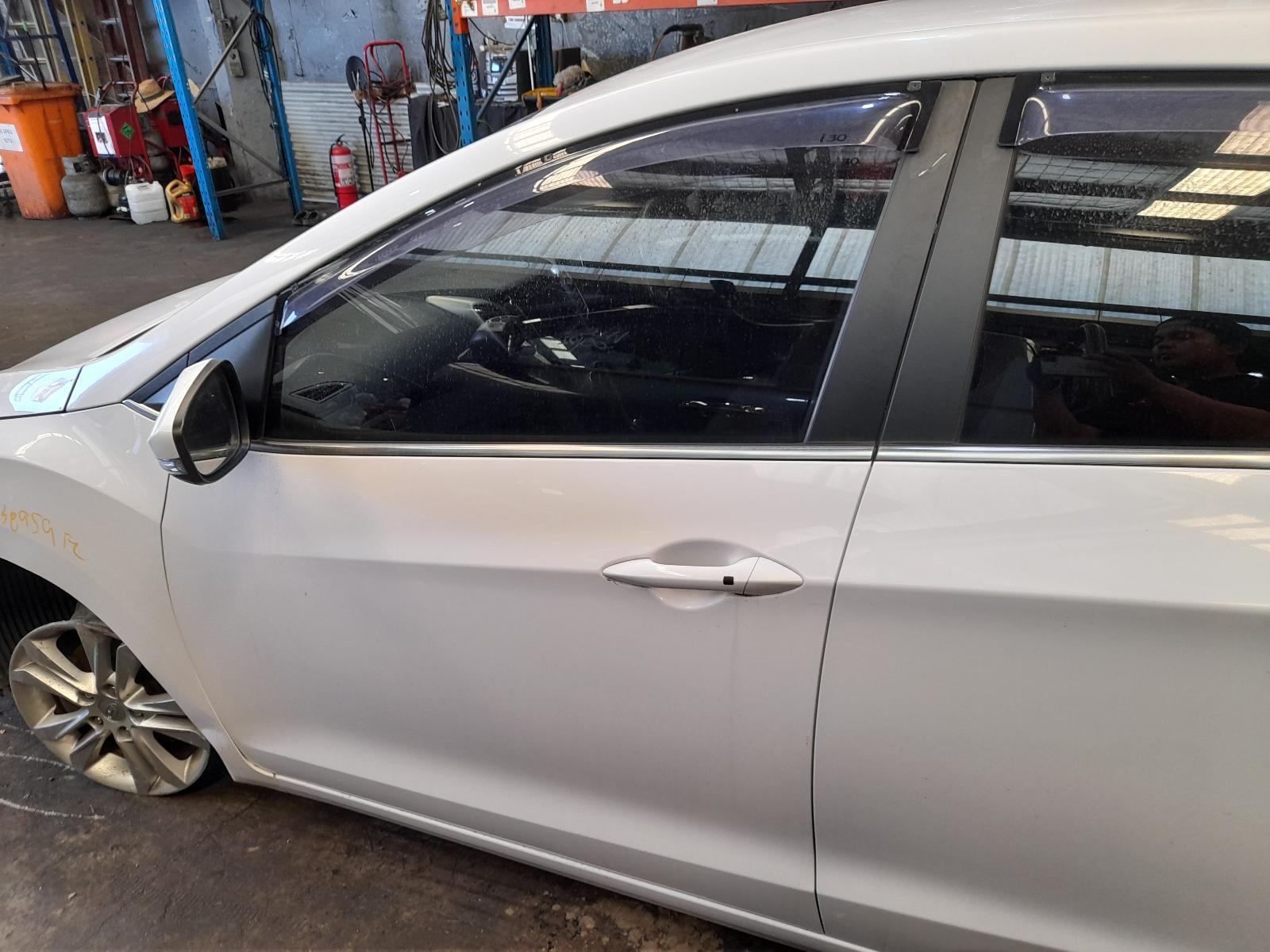 View Auto part Left Front Window Reg/Motor Hyundai I30 2014