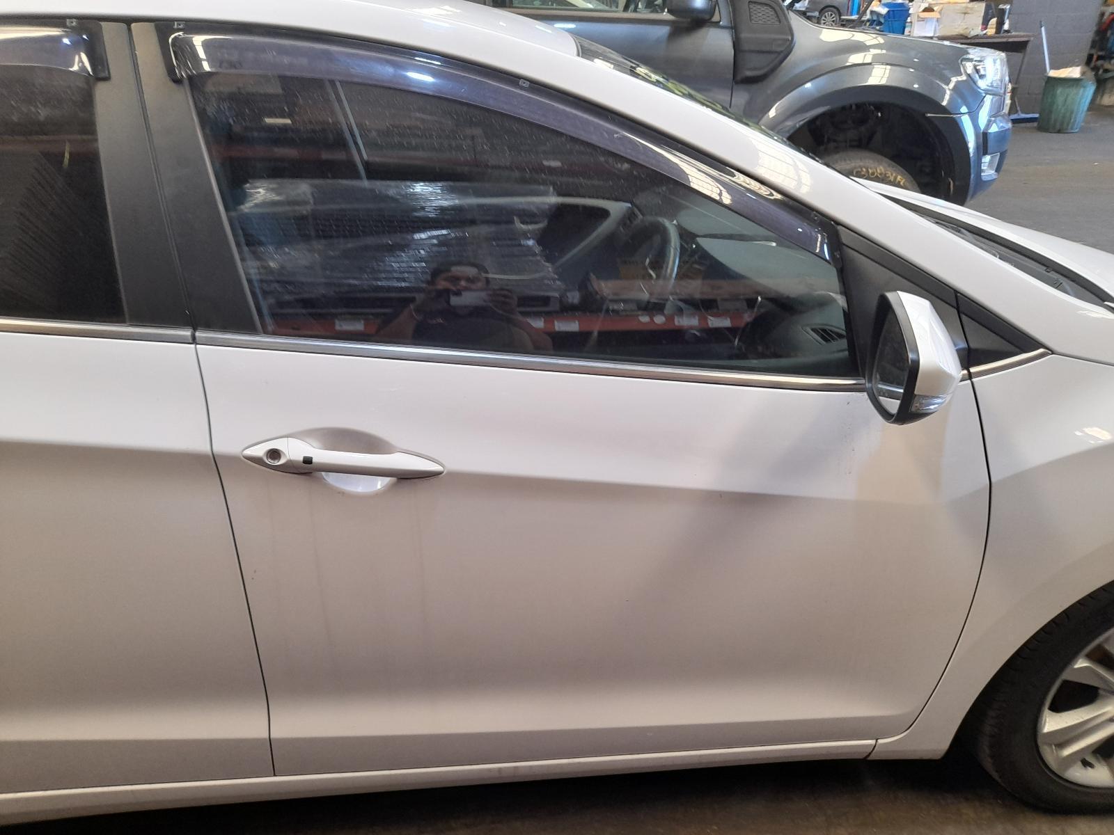 View Auto part Right Front Window Reg/Motor Hyundai I30 2014