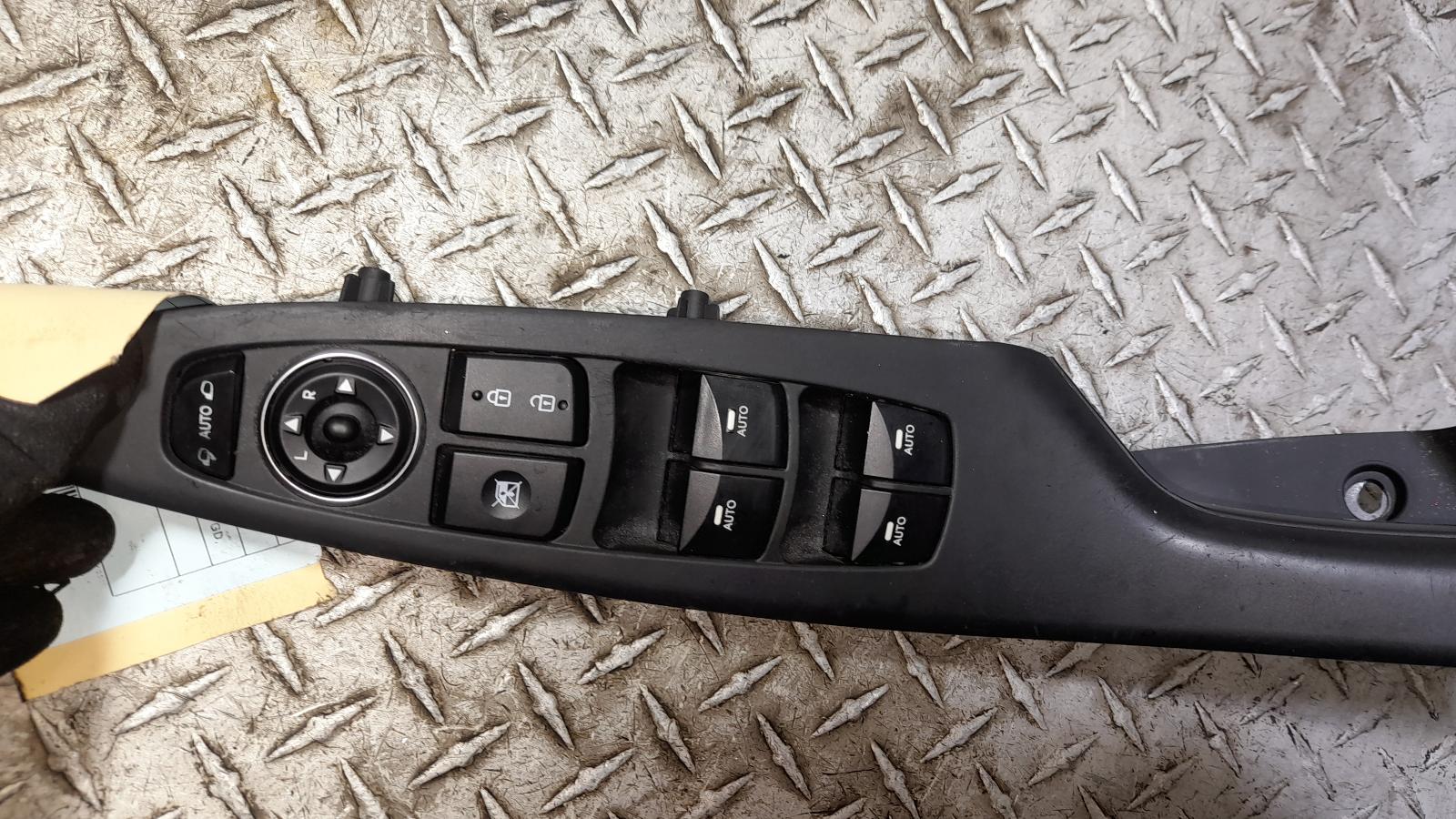 View Auto part Pwr Dr Wind Switch Hyundai I30 2014