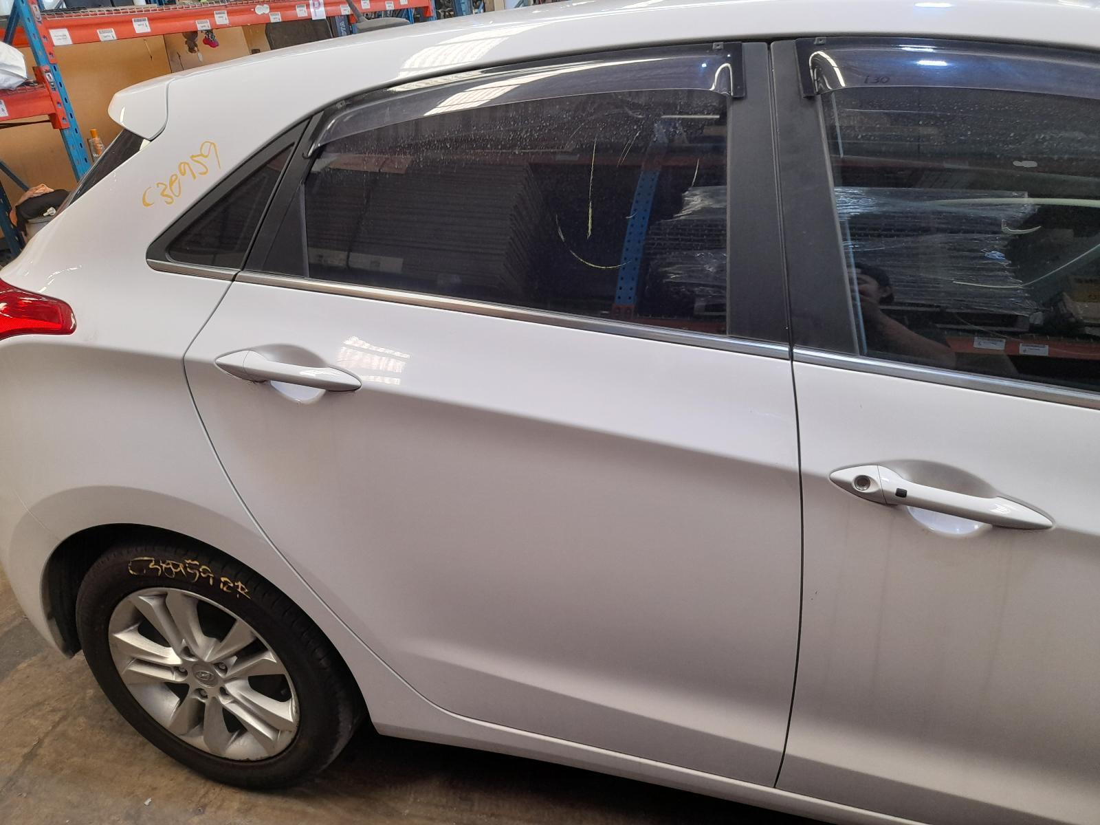 View Auto part Right Rear Door Sliding Hyundai I30 2014