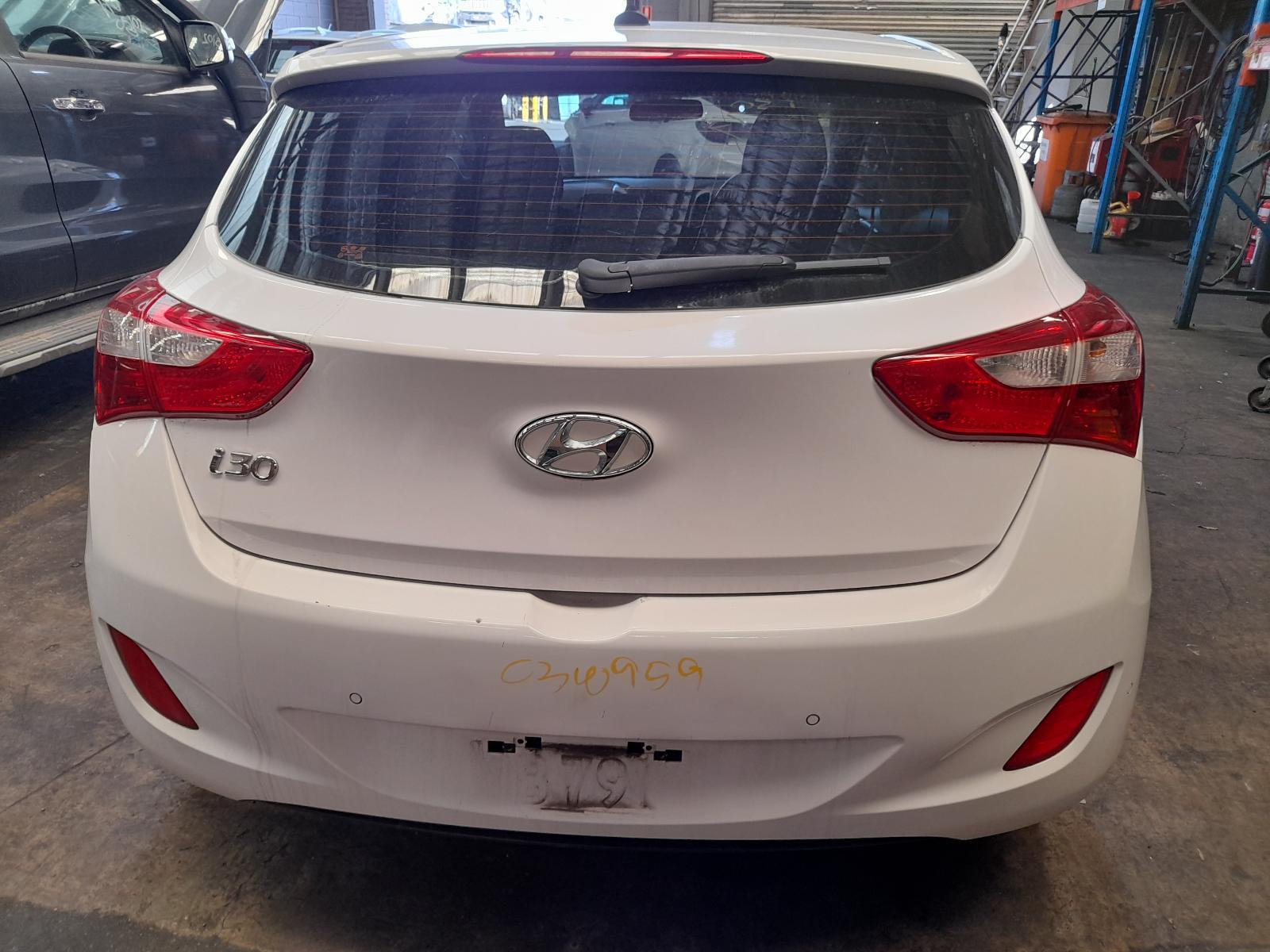 View Auto part Rear/Tailgate Glass Hyundai I30 2014
