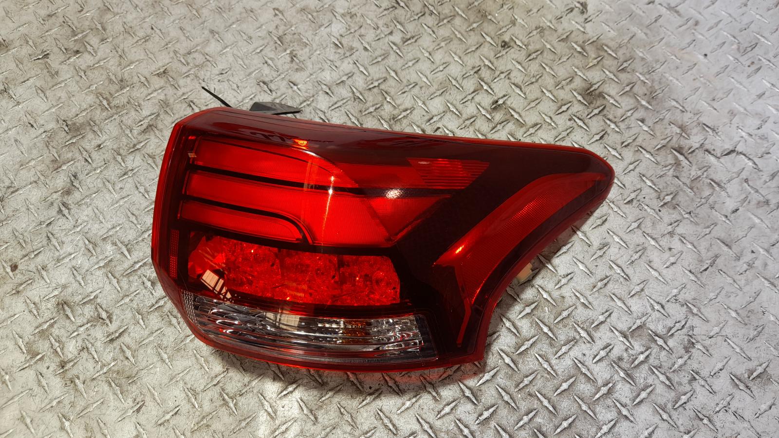View Auto part Right Taillight Mitsubishi Outlander 2016