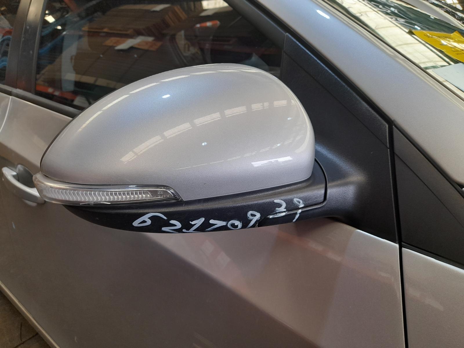 View Auto part Right Door Mirror Holden Cruze 2015