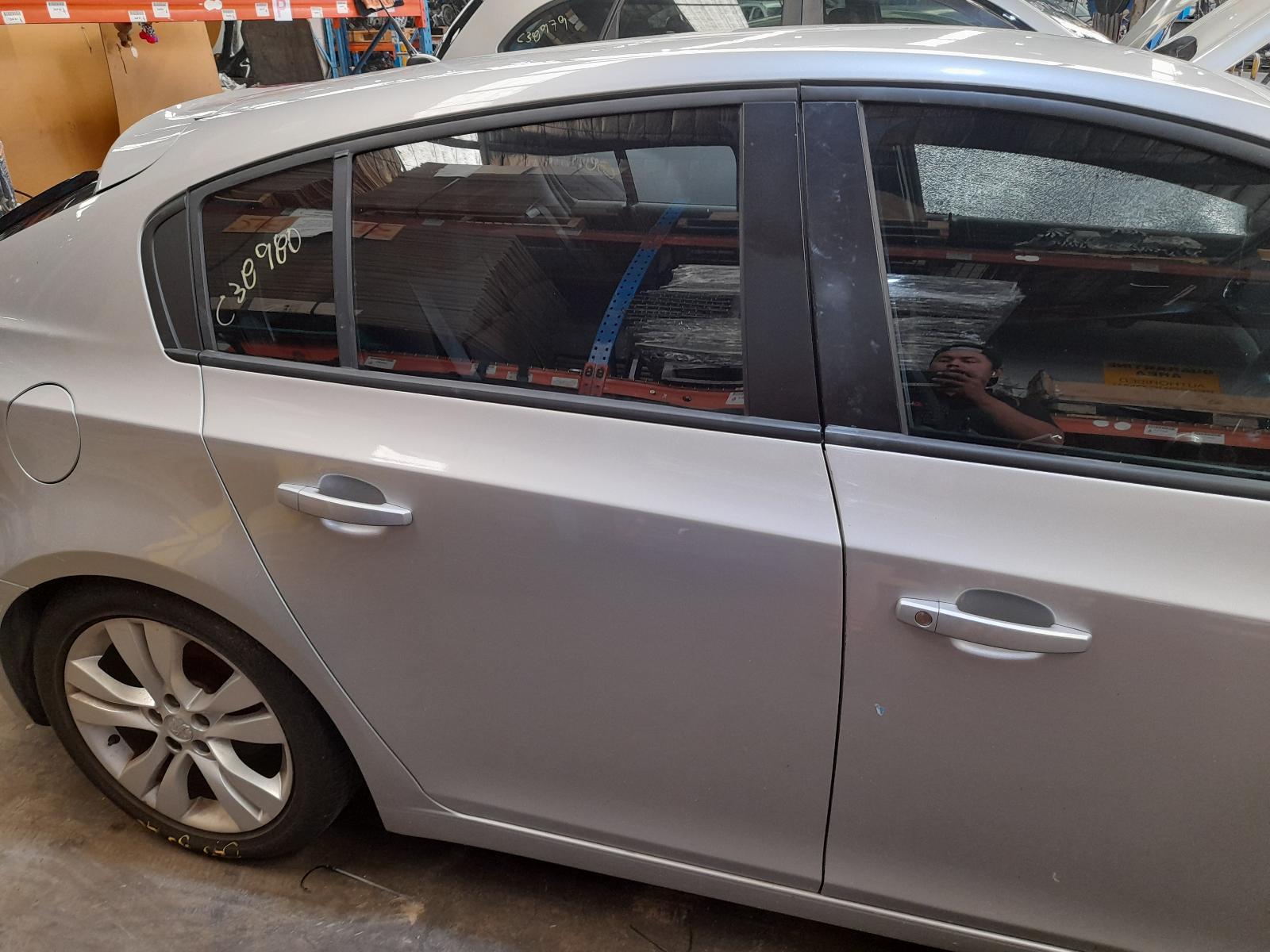 View Auto part Right Rear Wnd Reg/Motor Holden Cruze 2015