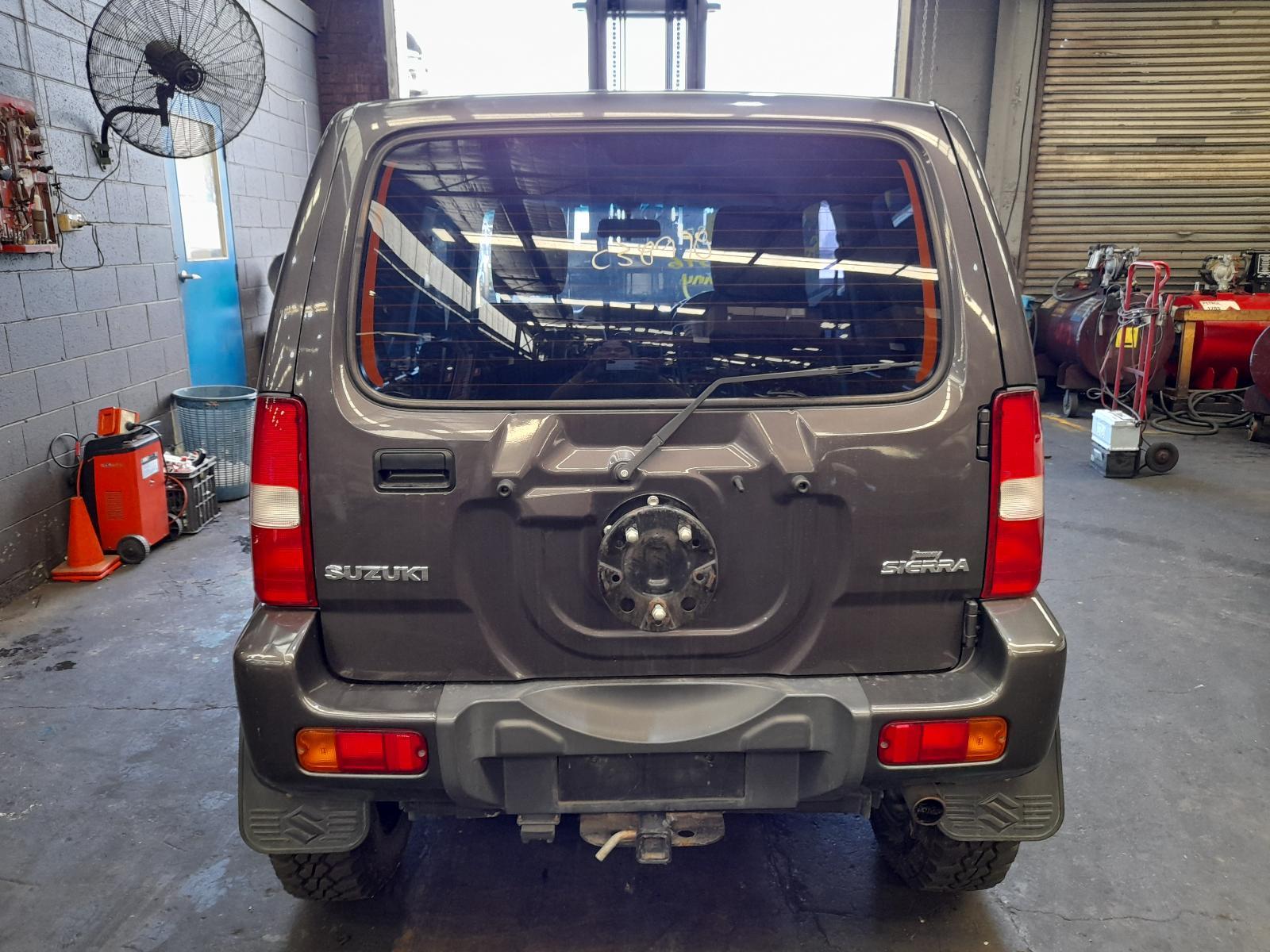 View Auto part Bootlid/Tailgate Suzuki Jimny 2013