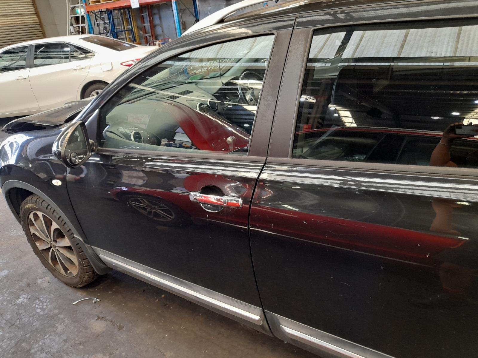 View Auto part Left Front Door Window Nissan Dualis 2013