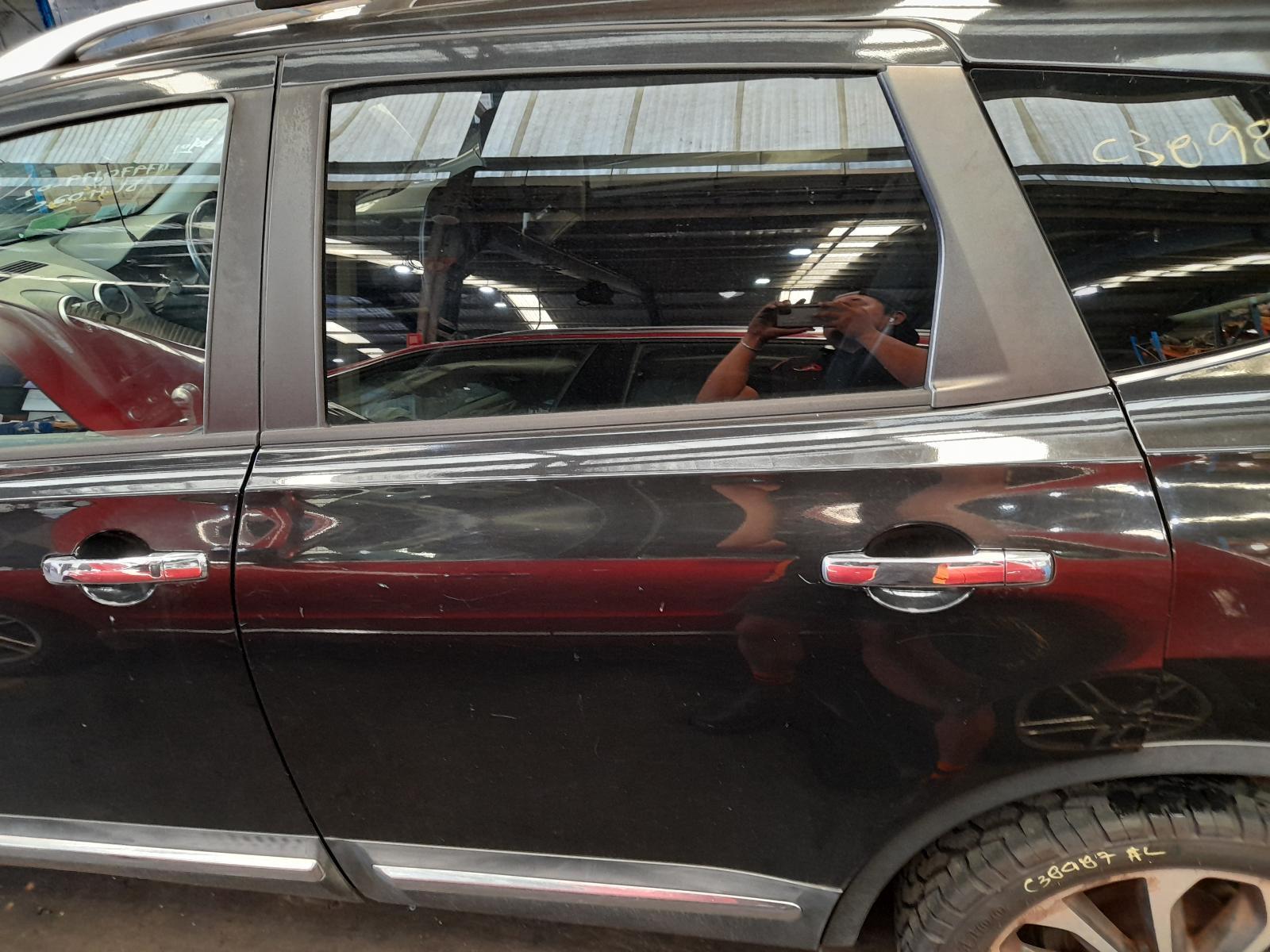 View Auto part Left Rear Door/Sliding Nissan Dualis 2013