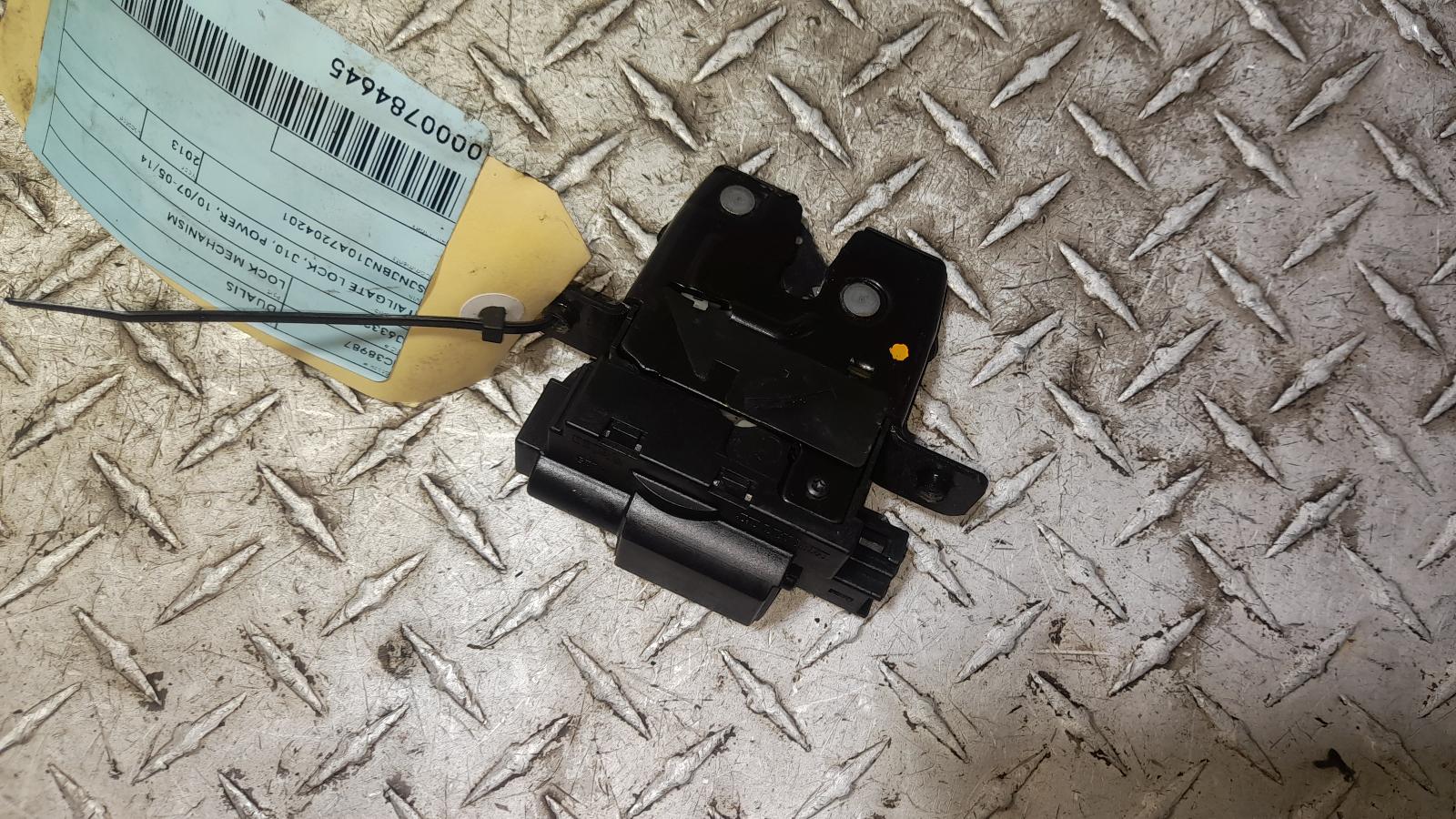 View Auto part Door/Boot/Gate Lock Nissan Dualis 2013