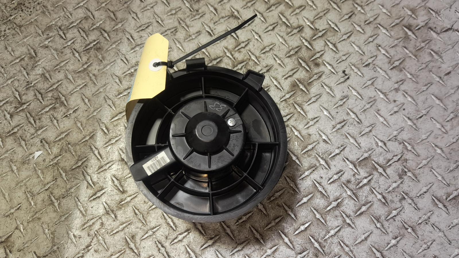 View Auto part Heater Fan Motor Nissan Dualis 2013