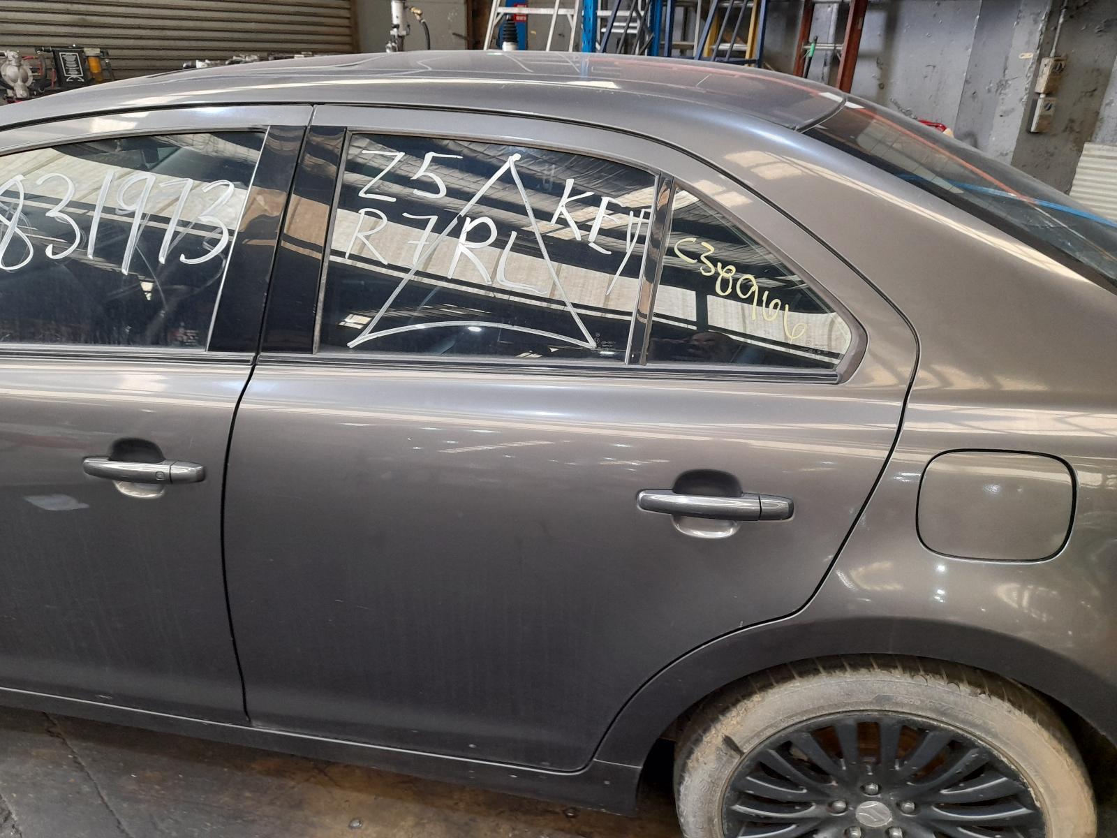 View Auto part Left Rear Door Window Suzuki Kizashi 2012