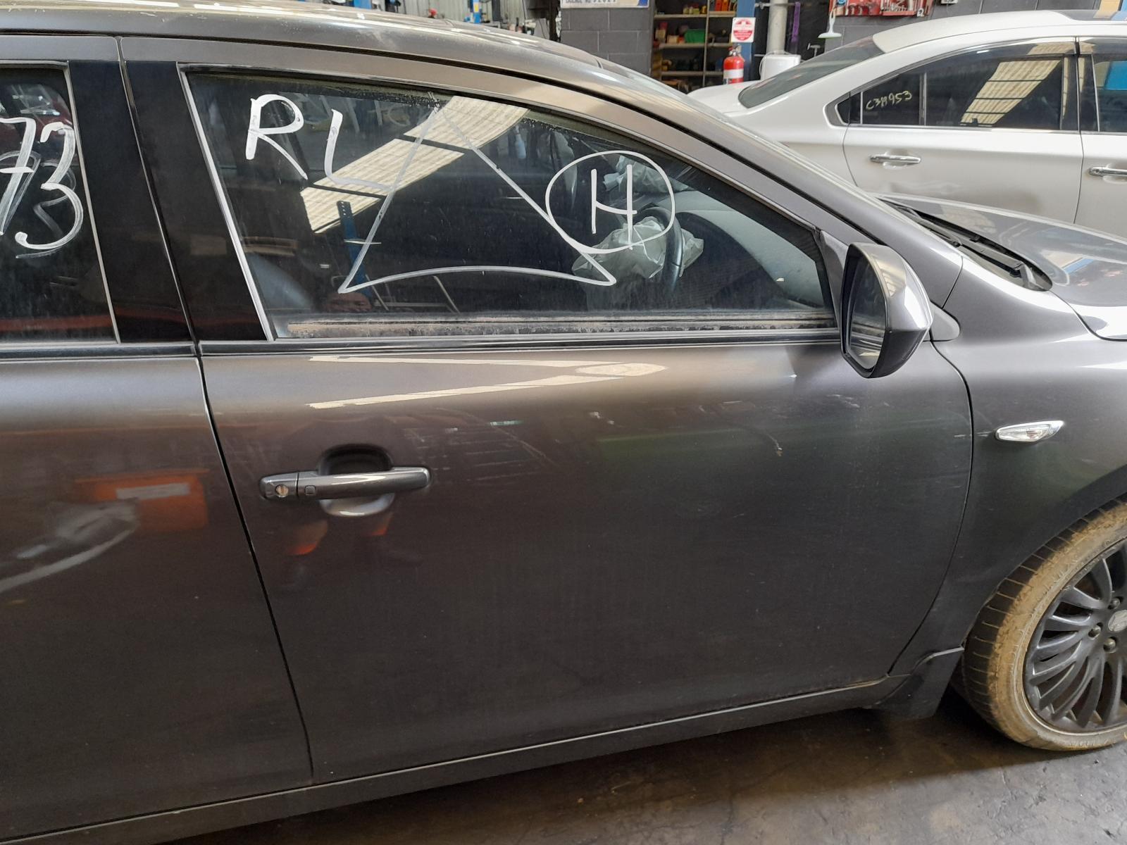 View Auto part Right Front Window Reg/Motor Suzuki Kizashi 2012