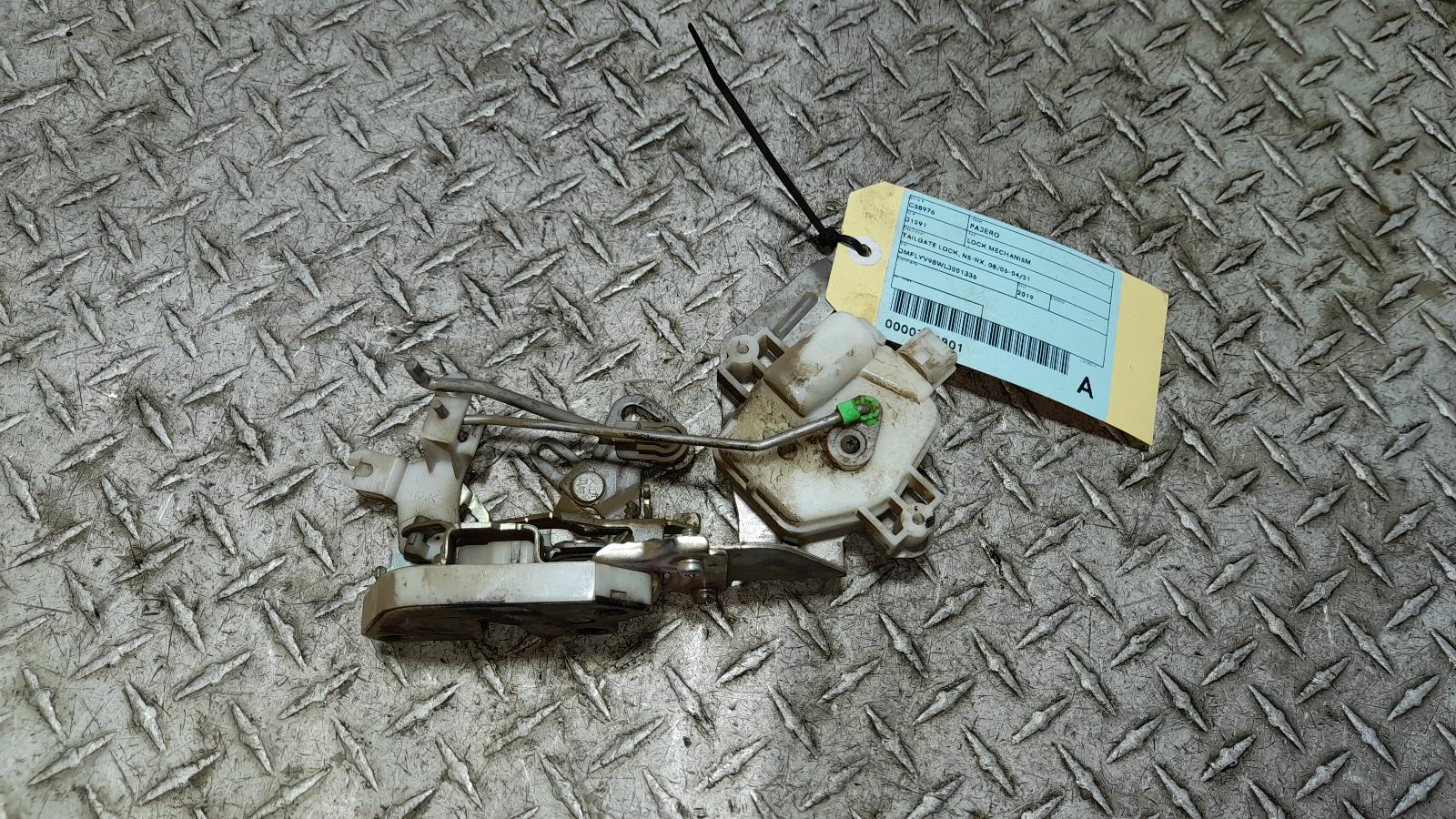 View Auto part Door/Boot/Gate Lock Mitsubishi Pajero 2019