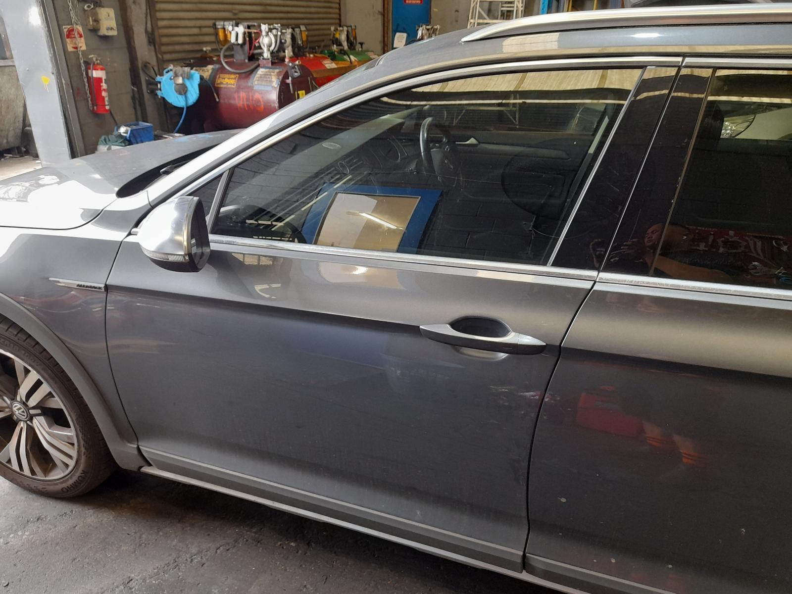 View Auto part Left Front Door Volkswagen Passat 2016