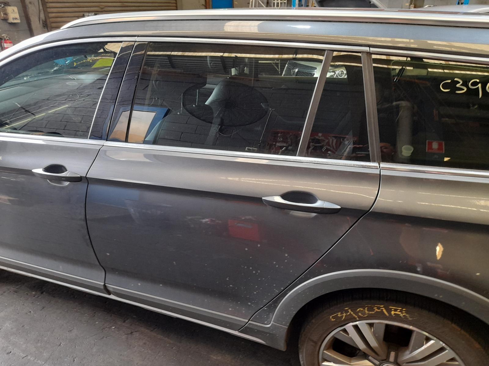 View Auto part Left Rear Door/Sliding Volkswagen Passat 2016