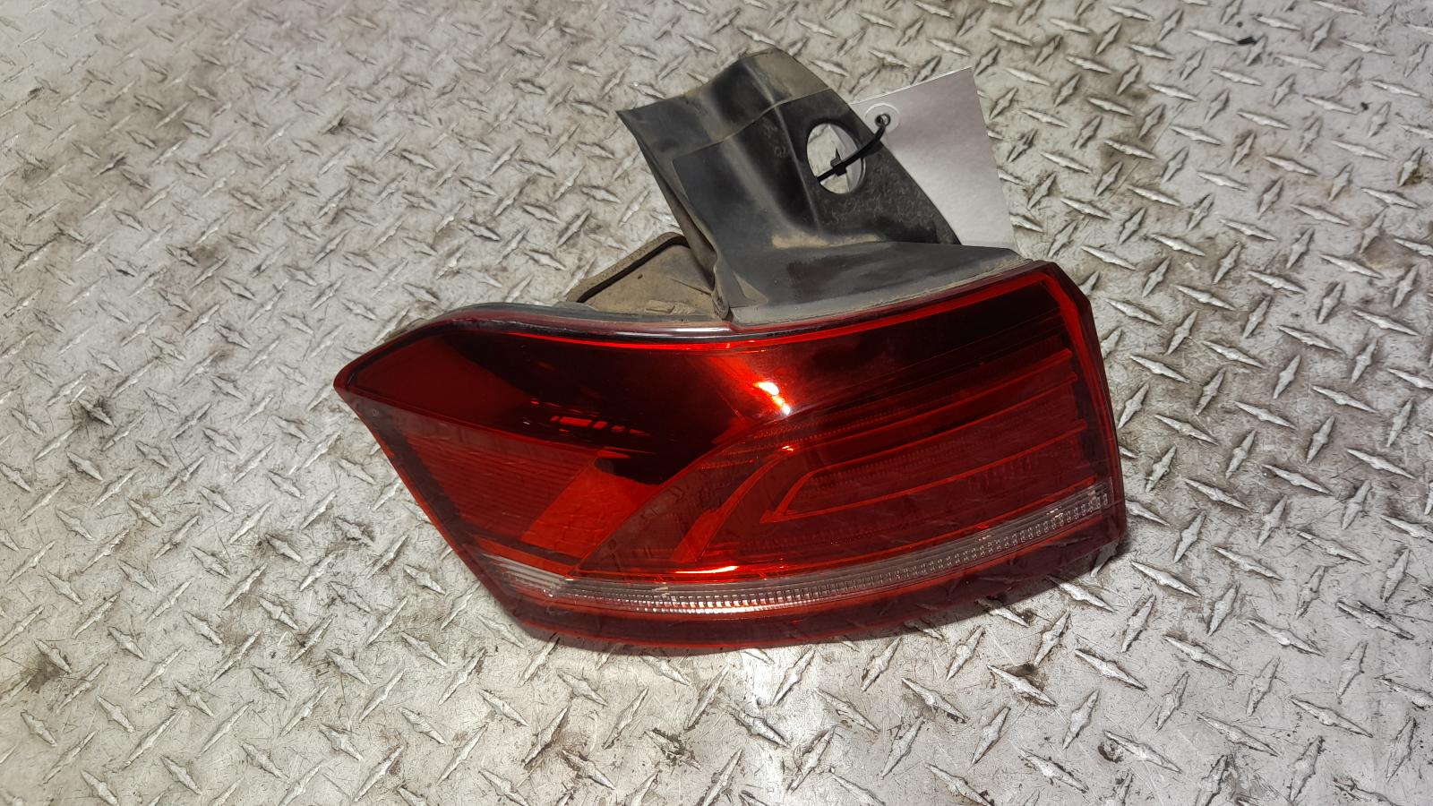 View Auto part Left Taillight Volkswagen Passat 2016
