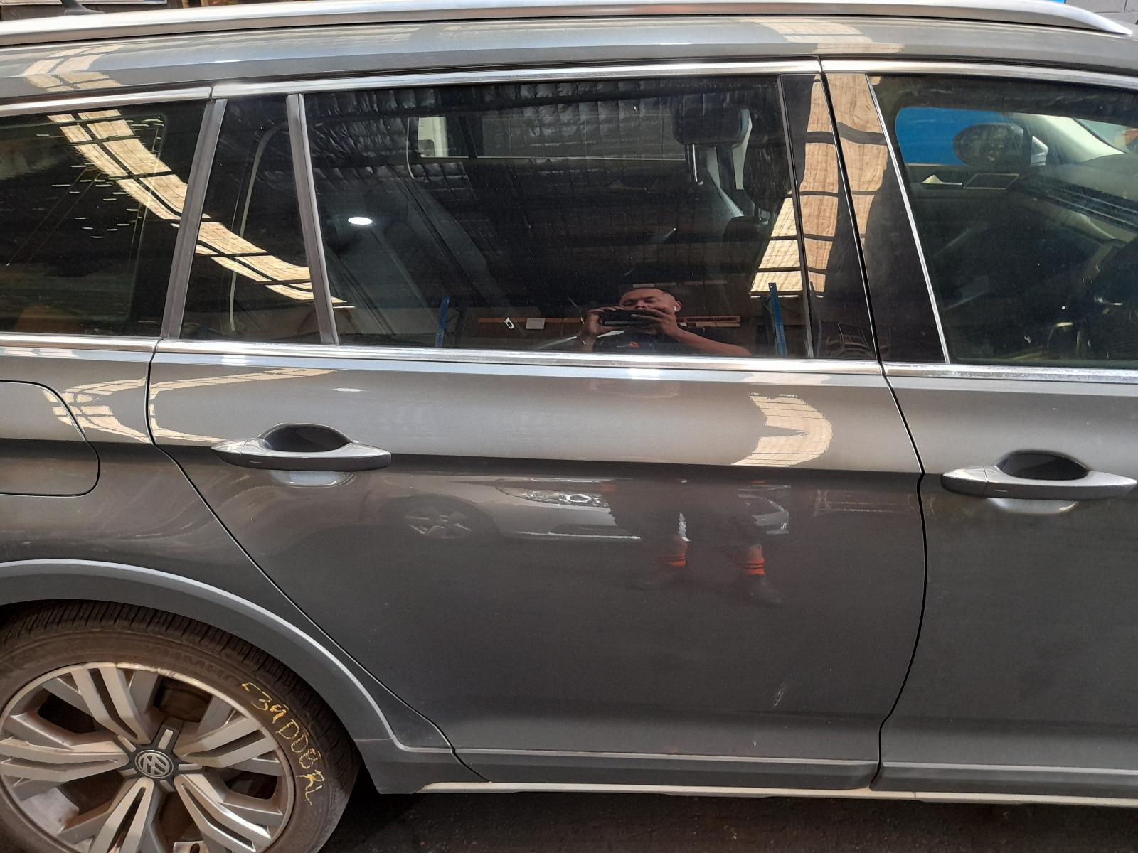 View Auto part Right Rear Side Glass Volkswagen Passat 2016