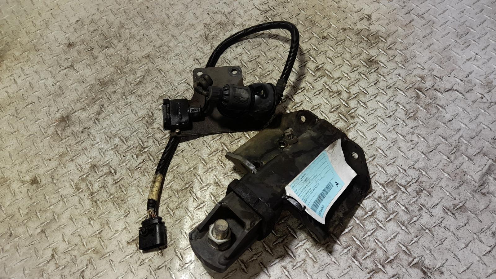 View Auto part Towbar Volkswagen Amarok 2011