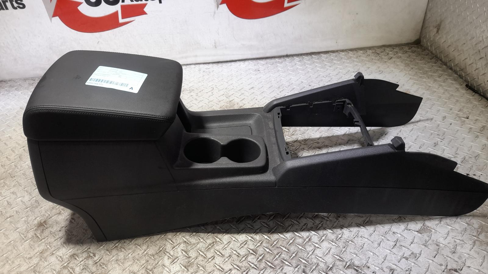 View Auto part Console Volkswagen Amarok 2011
