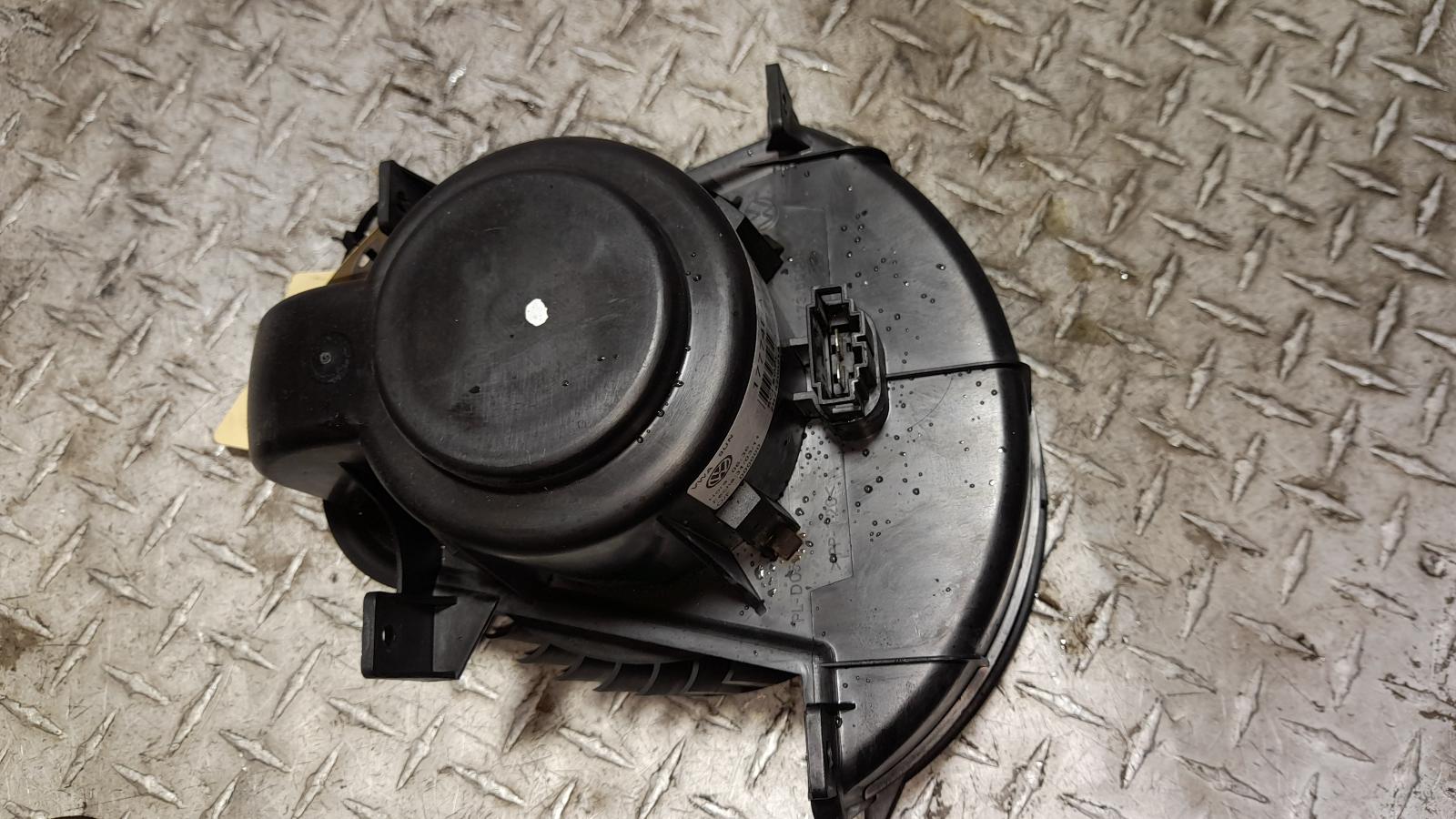 View Auto part Heater Fan Motor Volkswagen Amarok 2011