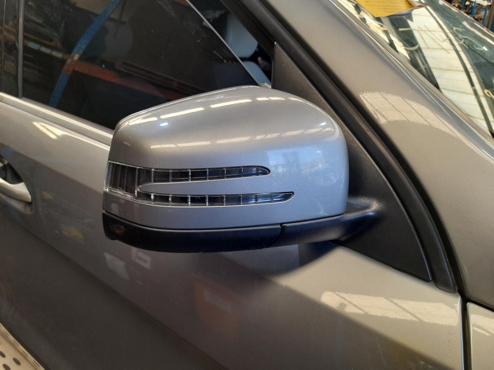 View Auto part Right Door Mirror Mercedes M Class 2013