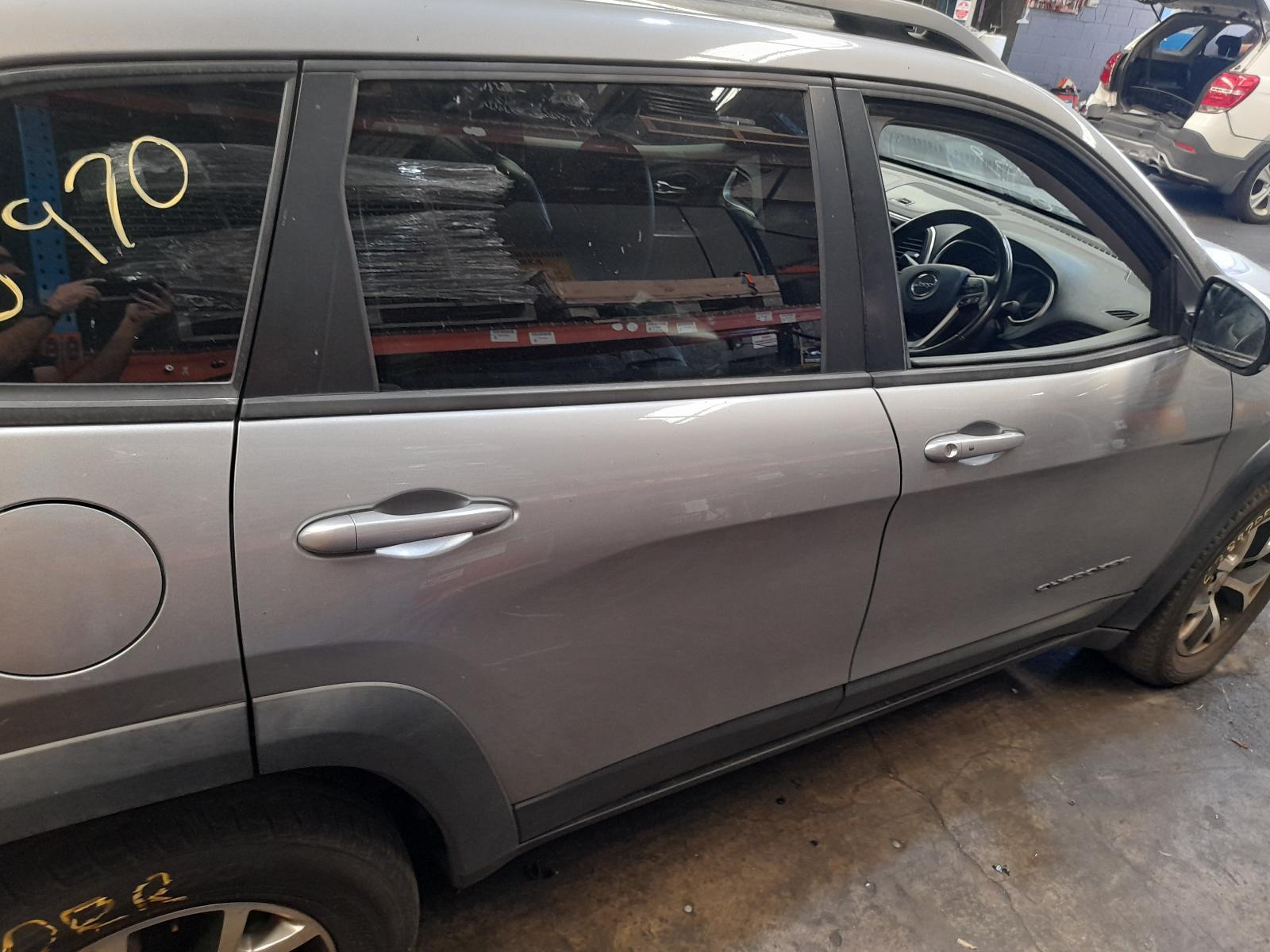 View Auto part Right Rear Door Sliding Jeep Cherokee 2014