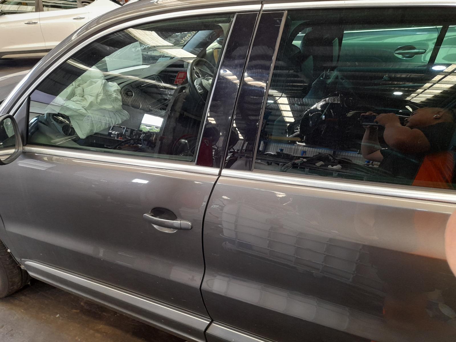 View Auto part Left Front Window Reg/Motor Volkswagen Tiguan 2014